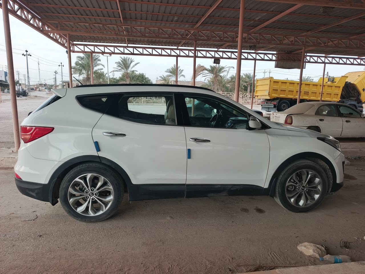 سنتافيا للبيع موديل 2013 فول مواصفات مكفولة من الضربة سيارة جديدة ماشية 198 كيلوا مواصفات خليجية بغداد باسمي الإتصال على الرقم *********** السعر 175 وبيهه مجال قليل
