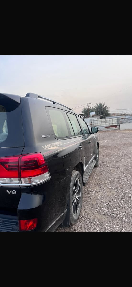 السلام عليكم للبيع فقط 
مديل ١٧ 
عداد ١٤٠ 
محرك V6
كفالة عامه فقط شخط كلش صغير ومكحل 
سيارة جديدة 
عنوان بغداد الكاظمية 
***********
