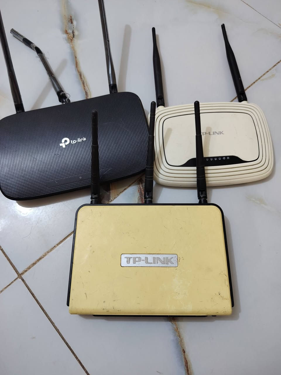 سلام عليكم راوترات البيع كلهن شغلات  كلهن 200
الف


**إذا كنت صاحب هذا الإعلان وتريد حذفه لأي سبب، رجاءا أرسل رسالة إلى الدعم الفني**