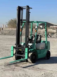 للبيع رافعة شوكية متسبوشي  طنين او نص جوب عالي 3 حركات يمين + يسار  كي...