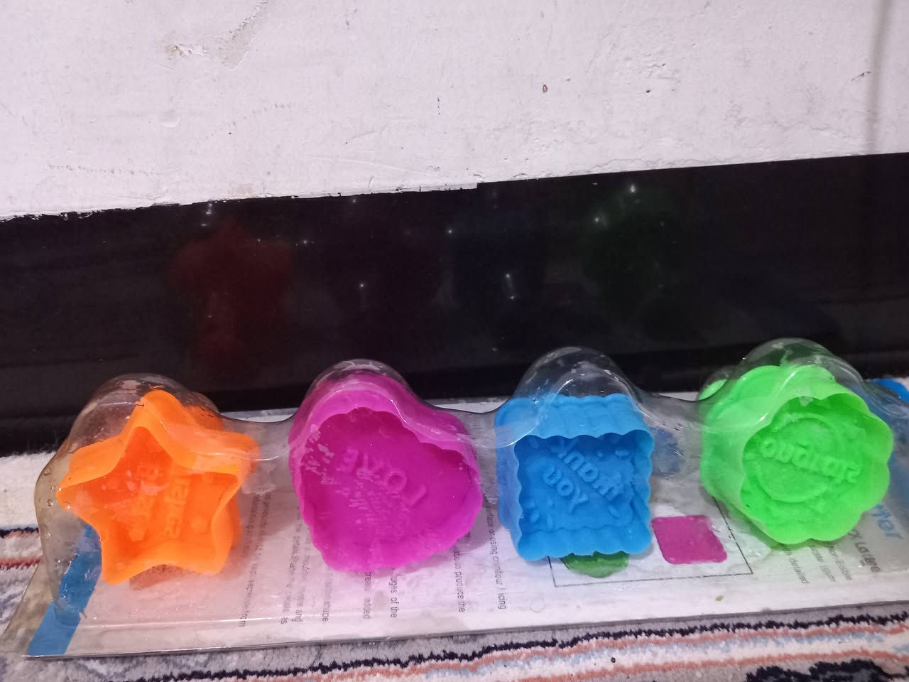 لدينا كمية جيدة من قوالب الكليجة السيت متكون من أربع قوالب  سعر الجملة( ٧٥٠ دينار)  للتواصل الاتصال ***********
