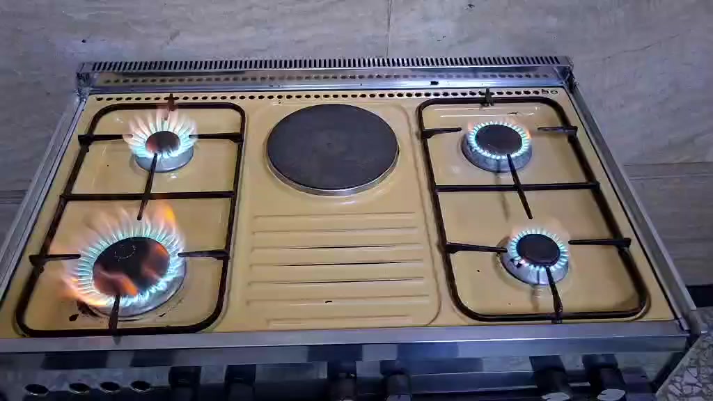 سلام عليكم طباخ البيع مستعمل قليل كله شغال ستفسار عله رقم ***********
