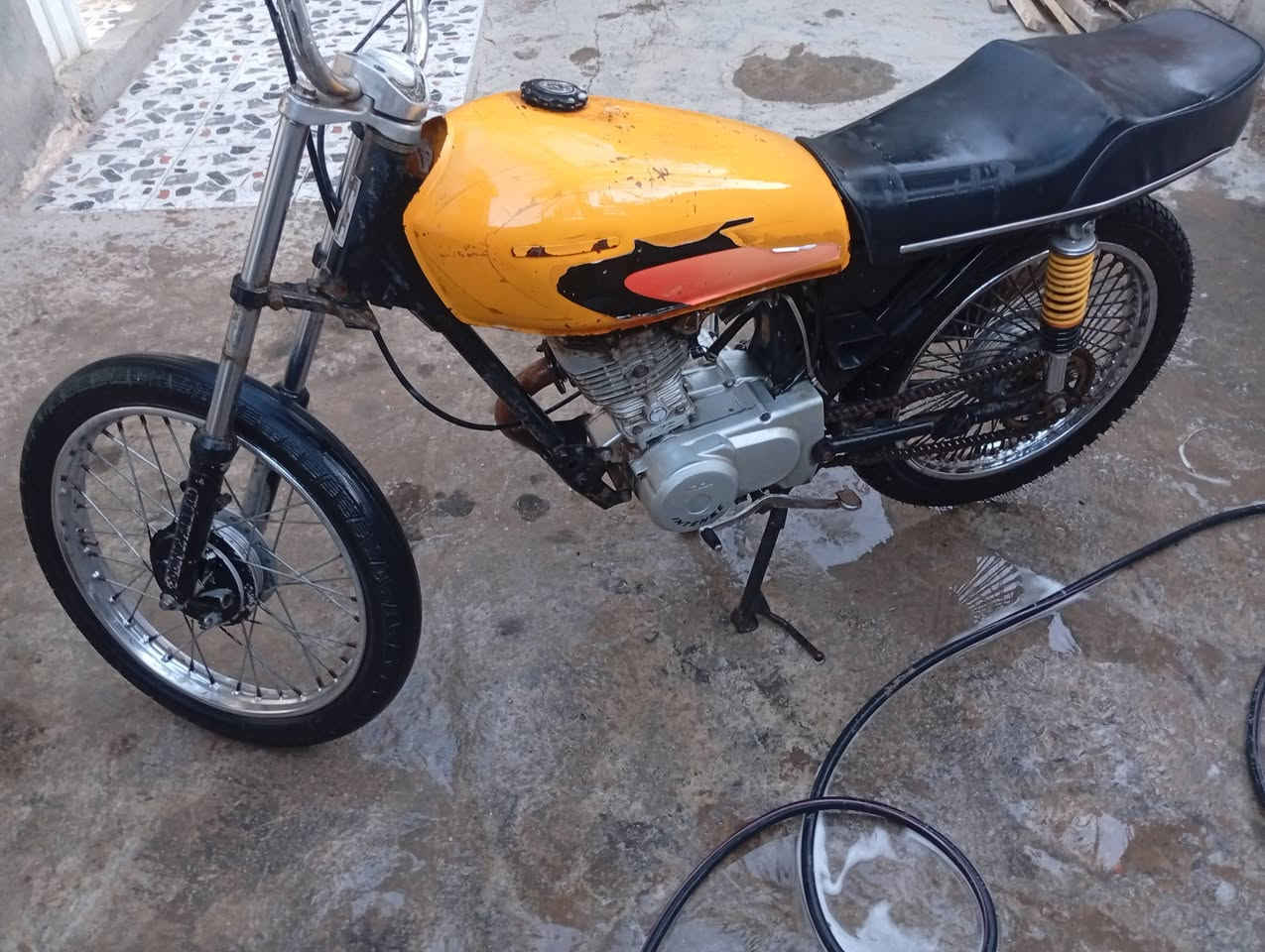 سلام وعليكم دراجه محرك انتنس مال شغل والشاصي مال تايكر واحد وعشرين اوراق  مكاني حله  ابو غرق السعر 300 وبيه مجال ***********
