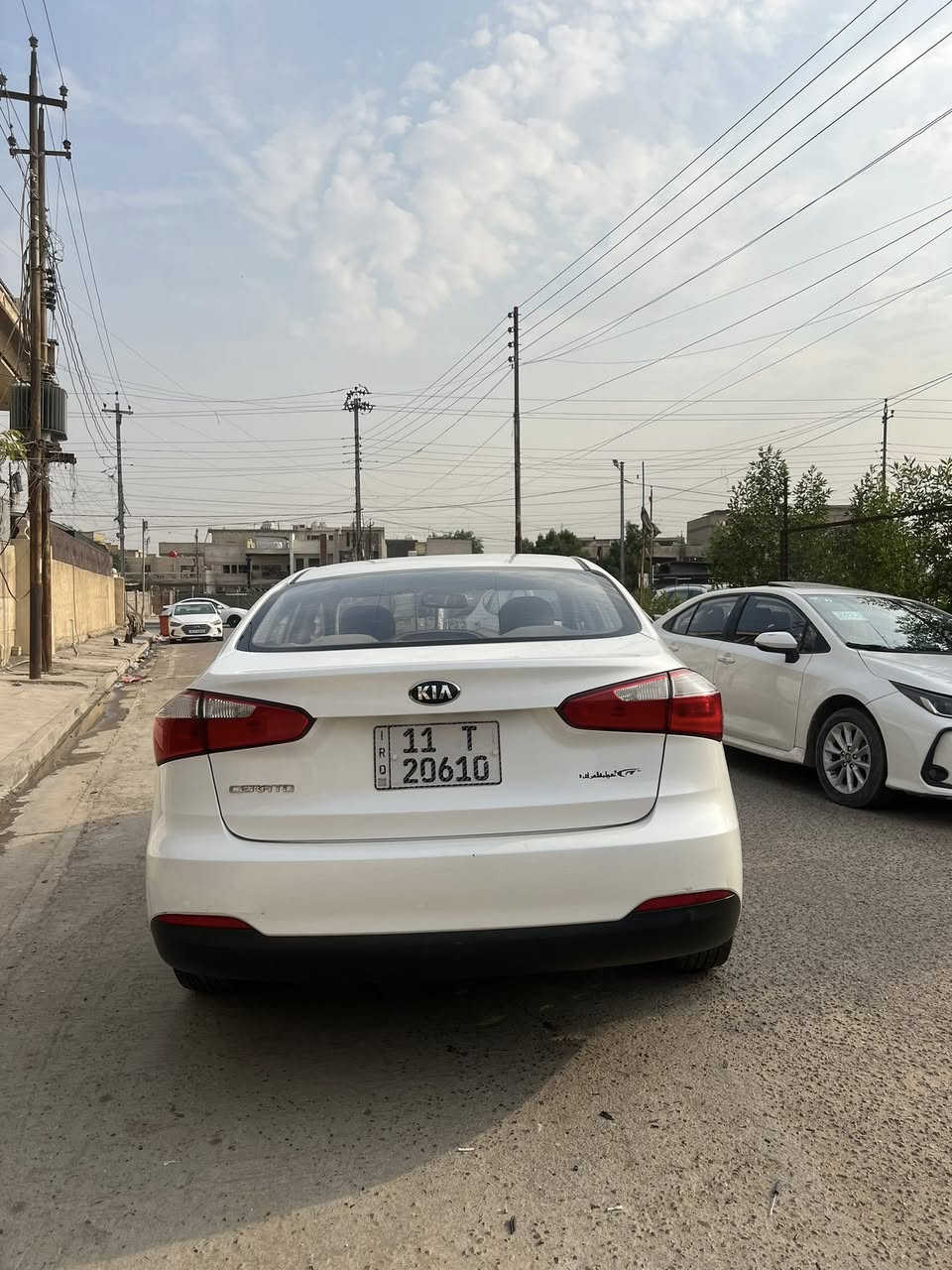 كيا سيراتو خليجي
موديل 2016 

السيارة مكفولة من كلشي

بدون تبديل او صبغ او بارد

فول نظافة 

ما عدا كم ملاحظة بسيطة 

السيارة كاملة بدون اي نقص 

السعر ١٣٥ 

مكان بغداد ***********
