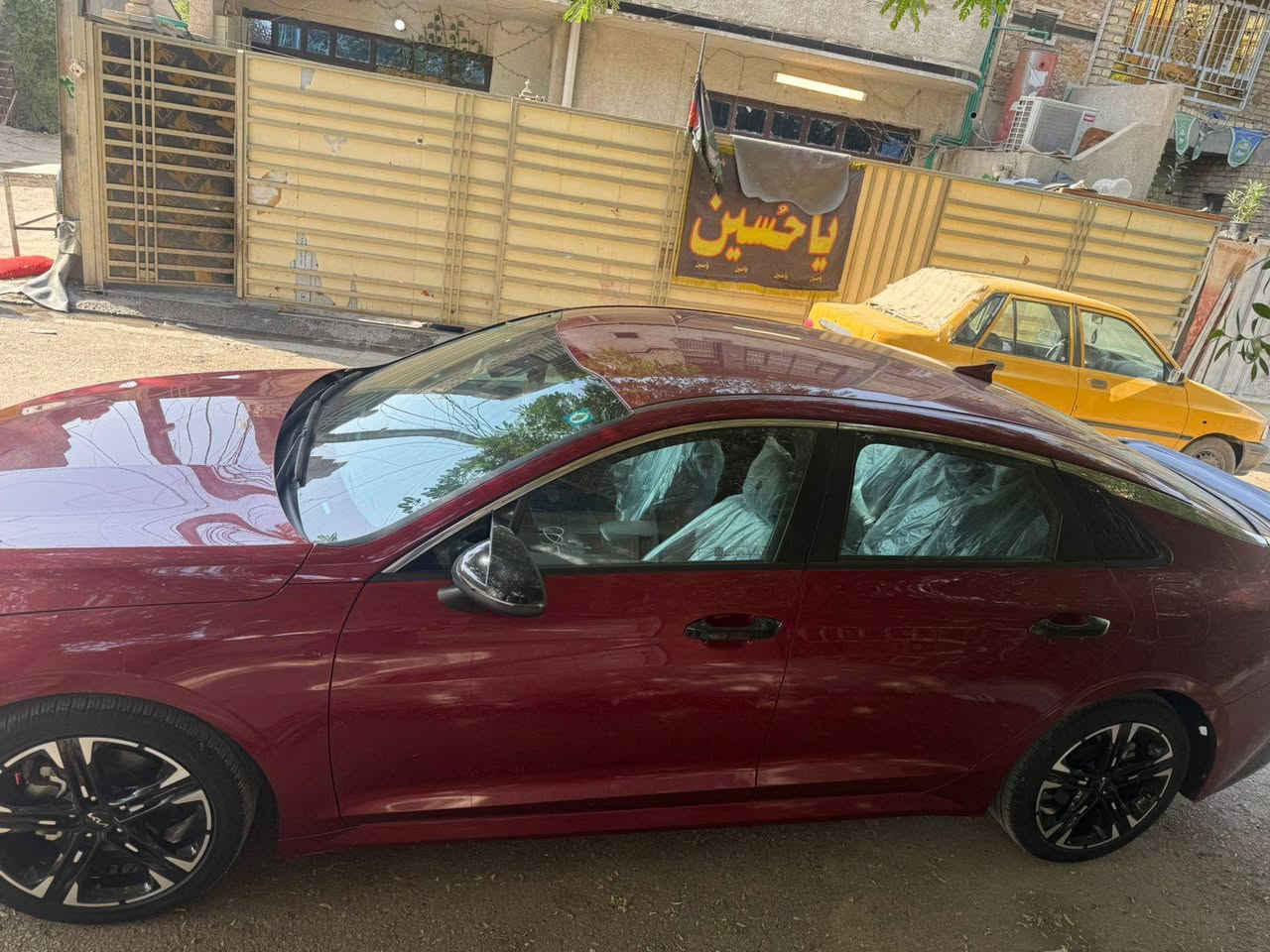 السلام عليكم
للبيع او مراوس حسب القناعه 
كيا k5 موديل 22
محرك 1600 تيربو صاروخ 
4 بصمات 
تشغيل عن بعد 
مود قيادة 4 انضمة 
تحديد مسار 
سياقة ذاتية 
رادار امامي توقف ذاتي 
رادار خلفي توقف ذاتي 
ردارات جانبية بالمرايات تحذيرية 
شاشة كار بلي 
 حادث سياره بي قبق جنطه 
داخل اوف وايت اجة شي قليل بالامريكي
السيارة حيل نضيفة 
سيارة معوقين بسمي سوي وكاله عامه
السعر150 وبيها مجال بسيط 
للاتصال ***********
مكان السياره بغداد
