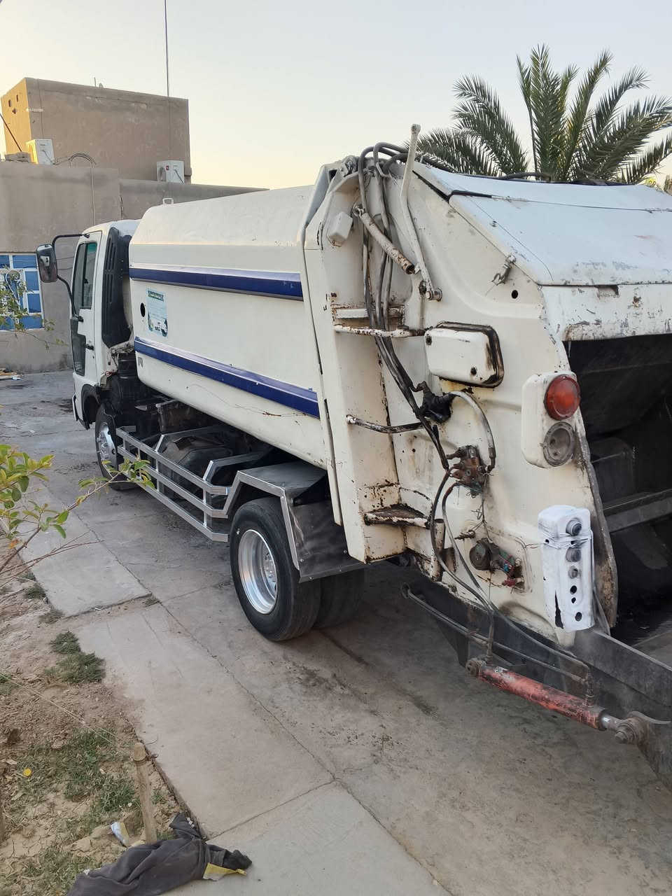 السلام عليكم كابسه هينوو 2003 سنويه 29يالله تنتهي رقم بصرا حرف أ بس تمشي بمعاملة الرقم تستلم ارقام انگليزي حالين ارقام عربي  سياره كير ومكينه خير من الله توه مجفته مكينه 5سلندر كبسه 8ونص مكعب قلاب شاصيه بعده جديد مابي اي خياس سياره بلاد مامعلايه الموقع البصره بس الشراي يتصل رحمات لوالديكم رقم الهاتف ***********

