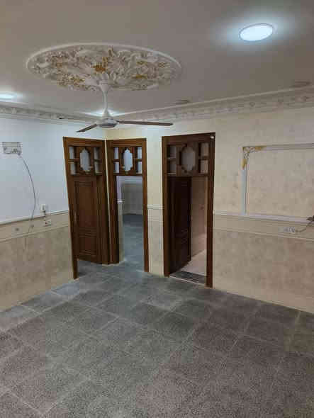 لـلايجــار
دار لوحة معمارية 
بناءحديث، _نظيف _مرتب _1/1
دار طابقين مساحة 300م 
يحتوي، على ثلاثه غرف نوم بمساحة 5×5م
استقبال بمساحة 5×8م 
كليدور بمساحة كبيرة 
مطبخ حار +بارد 
مجمع صحيات معزولة التواليت عن الحمام 
صحيات خارجية مشتركة غربي +شرقي +حمام 
كـراج يحتوي، ثلاث، سيارات 
العنوان /حـلــة حـــــي الــزيتــون 
لـلاستفسـار 
***********
***********
