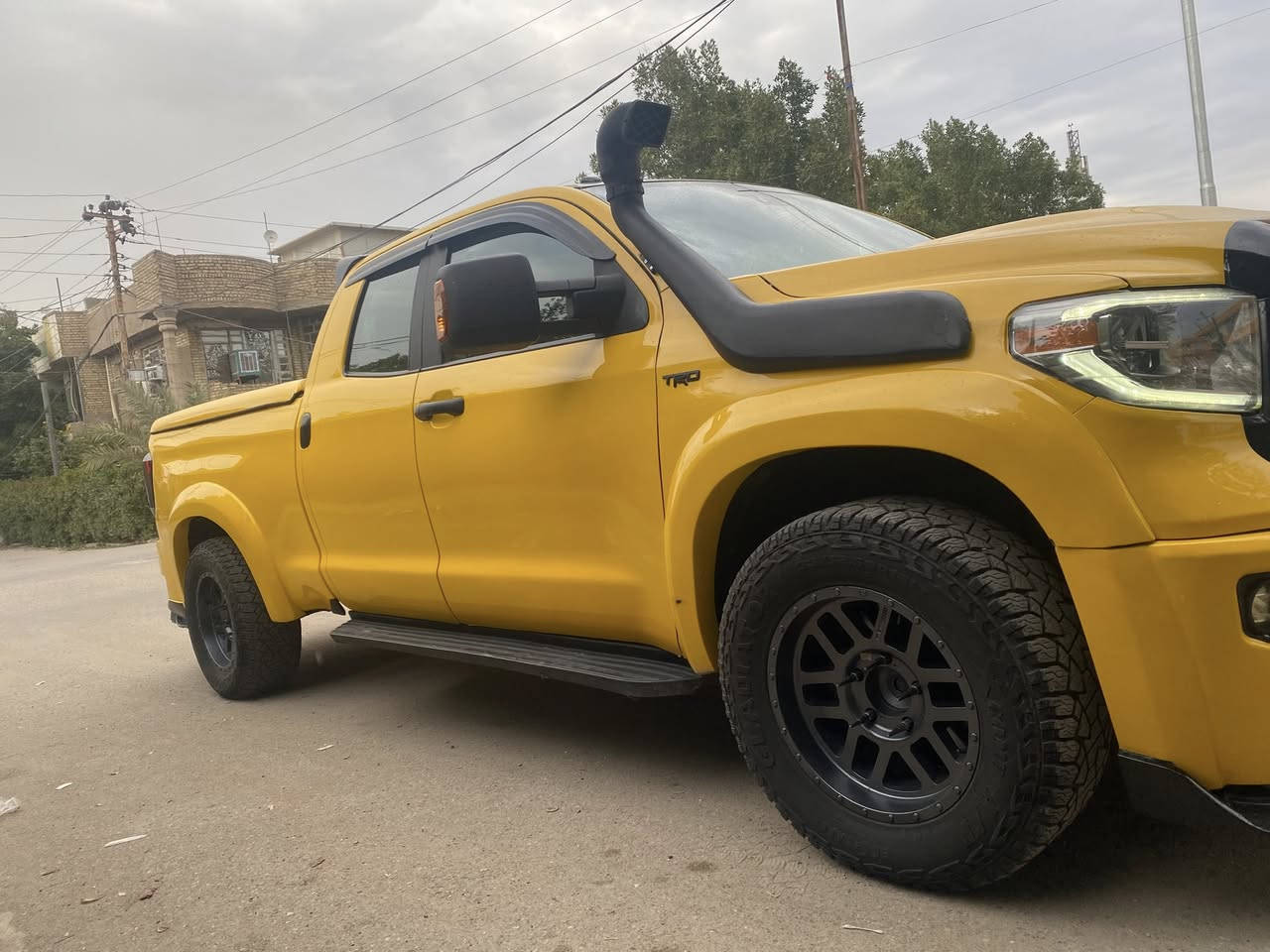 السلام عليكم تاندرا موديل 2019 سنويه باسمي مصبوغه عام تغير لون بدوك كلبه ولا تكمه مكينه 8 سلندر السياره مزوده تايرات جبلي شوته لايت وبك لايت لدات سياره كلش حلوه السعر 220 ورقه مجال جدا بصيط للاتصال *********** مكاني الدوره حي الصحه
