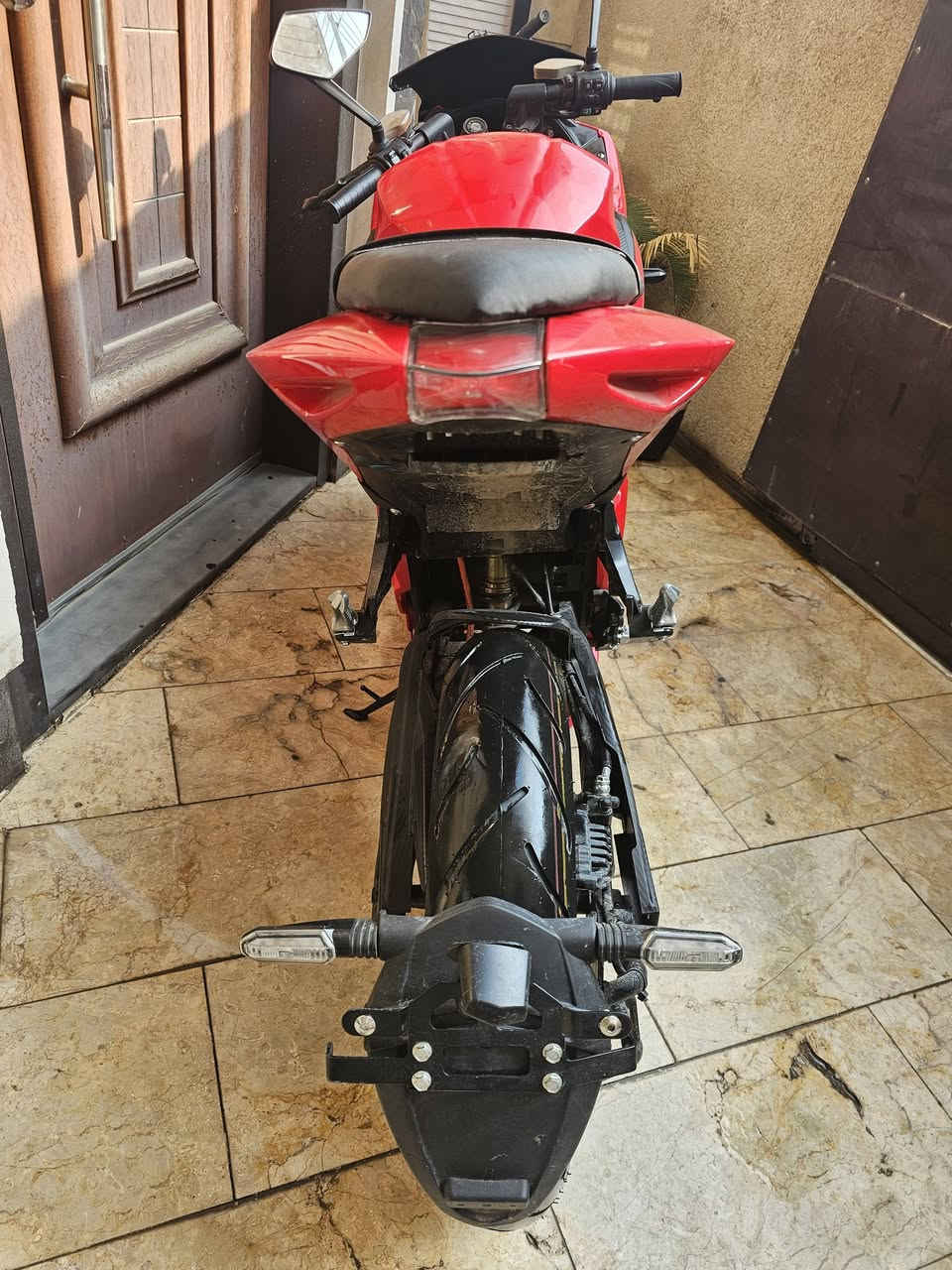 السلام عليكم بطح شحن للبيع
ملف 3000 بطارية 6 مساطر بيهة وضع P و R جديدة ماشية

189 بصمتين وسويجين و 3 سرعات اشارة يمنة يسرة دبل m

اشارة لايتات عالي ناصي كلشي بيهة هورن جهاز حماية وانذار

بك لايت بريك بالمكان بس بيهة كم شخطة قفل كلش

مليون و 800 مكان بغداد واتساب ***********
