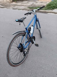 للبيع: دراجة زرقاء أنيقة ونظيفة جداً. جاهزة للاستخدام مباشرة، لا تحتاج...