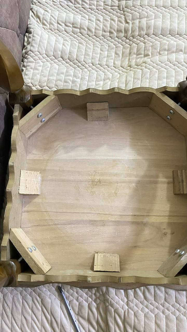 السلام عليكم طاولات عدد اربع صغار وطاولة وسطية صاج عراقي  تكمة للبيع للأستفسار عن السعر خاص


**إذا كنت صاحب هذا الإعلان وتريد حذفه لأي سبب، رجاءا أرسل رسالة إلى الدعم الفني**