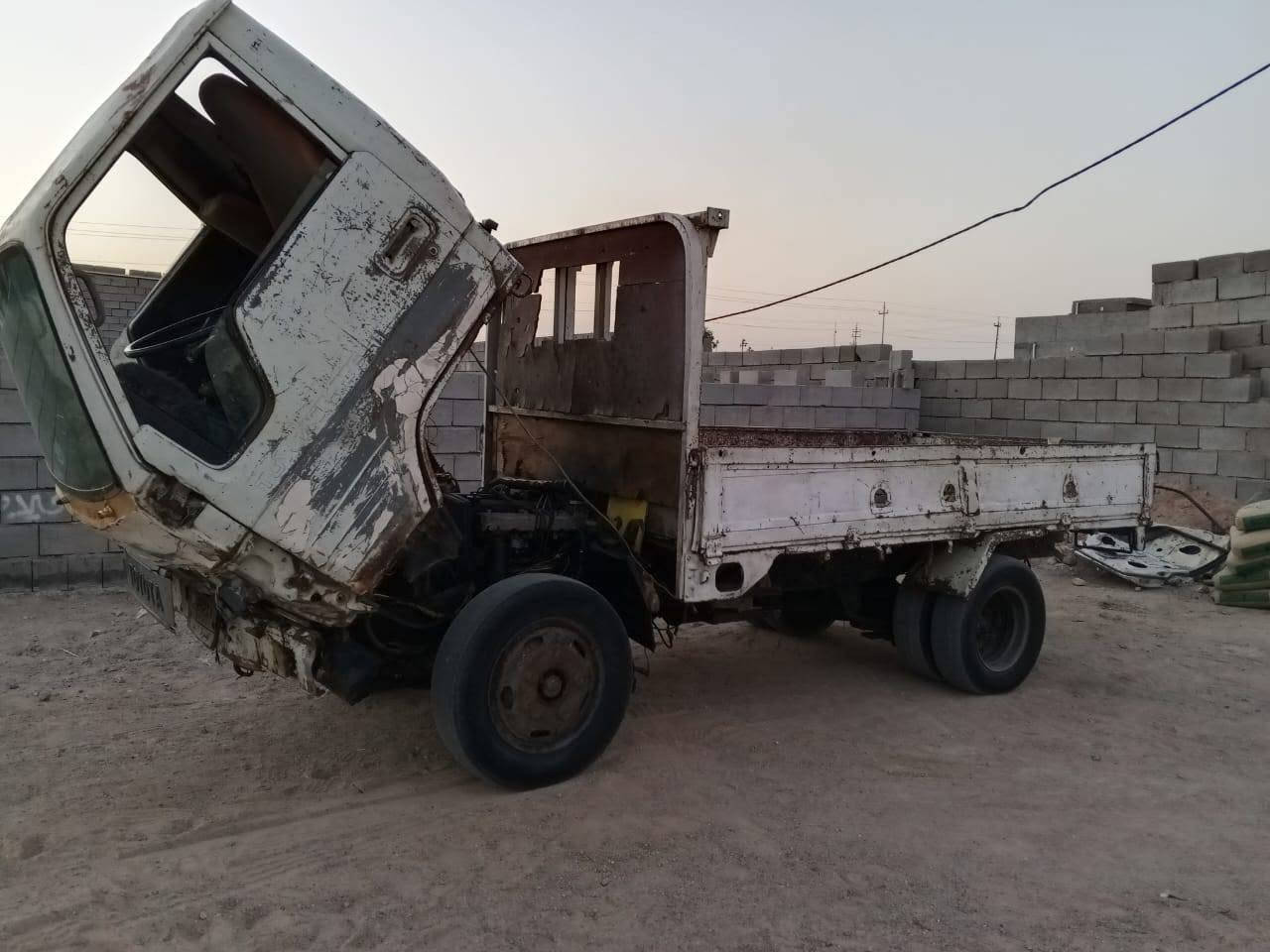 كيا حمل للبيع موديل ٩٦ رقم بصره سنويه جديده شاصي مكفول سعر ٢٢ وبين مجال لشراي *********** و***********

