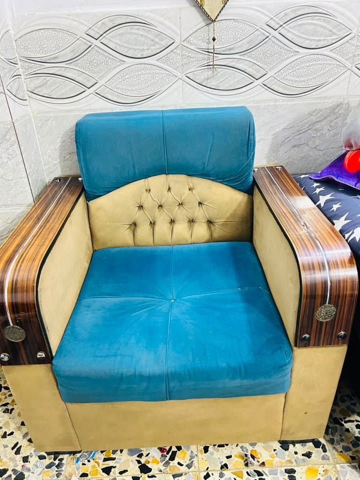 السلام عليكم تخم ١٠ مقاعد مكان  الحريه الاستفسار *********** السعر ٢٠٠ وبي مجال
