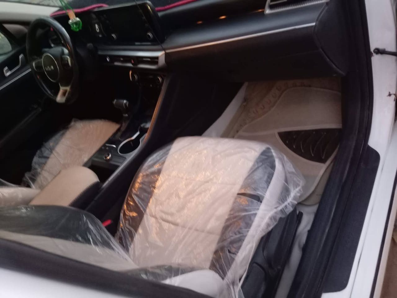 سلام عليكم كيا فايف موديل ٢٢ فول المواصفات عد الفتحه كل المواصفات بيهه     فور ويل معوقين وكالة عامه ثاني يوم سيارة بيهه جم قطعه صبغ ابيع حزام بدون دواخل شرط سيارة ماشيه ٧٢ مكينه وكير حداديه وتبريد خير من الله مكفولات تخم تأثيرات مكان سيارة نجف  سعر ١٤٥ بيهه مجال رقم *********** مكلف بل نشر
