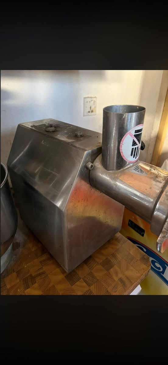 سلام عليكم للبيع اصليه اوربيه وزن ثقيل للبيع ***********
