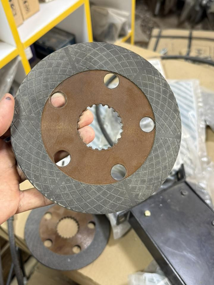 وكاله ابو خالد الزبيدي ادوات الساحبات الزراعيه فيات / انيو هولند /   خالد *********** /. يوجد خدمه توصيل جميع المحافضات/.  عنوان / واسط / الصويره / الحي الصناعي
