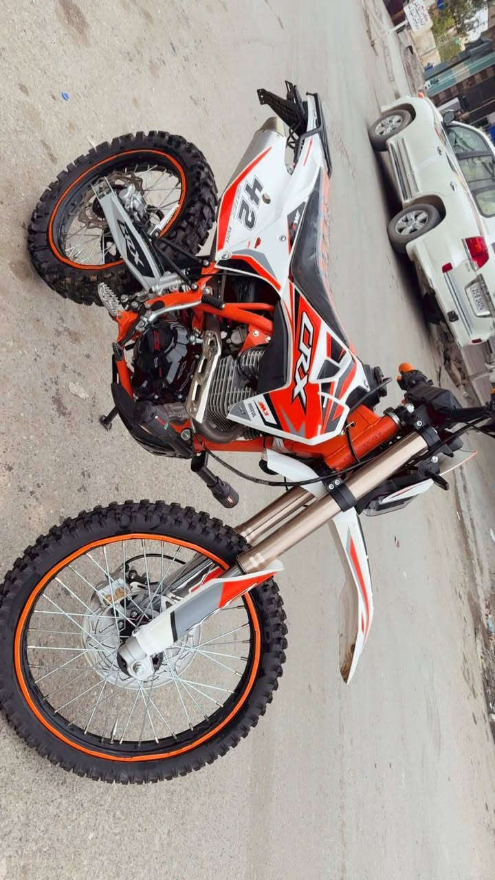 السلام عليكم قفاز crx موديل 2025 المكينة 350 cc الدراجة خير من الله واحلا من الصور راح يصير 4 اشهر من طالعة من المعرض كل نقص ما بيهة السعر 1700 الشراي ***********
