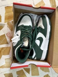 حذاء نايك اس بي دانك قياس 40 25 سانتيم الحذاء ملبوس مره وحده الحذاء اص...