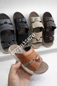 شحاطه طفل  قياسات ٢٤/٢٩ سعر الدرزن ٢٧ الف متوفر توصيل لجميع المحافظات ...