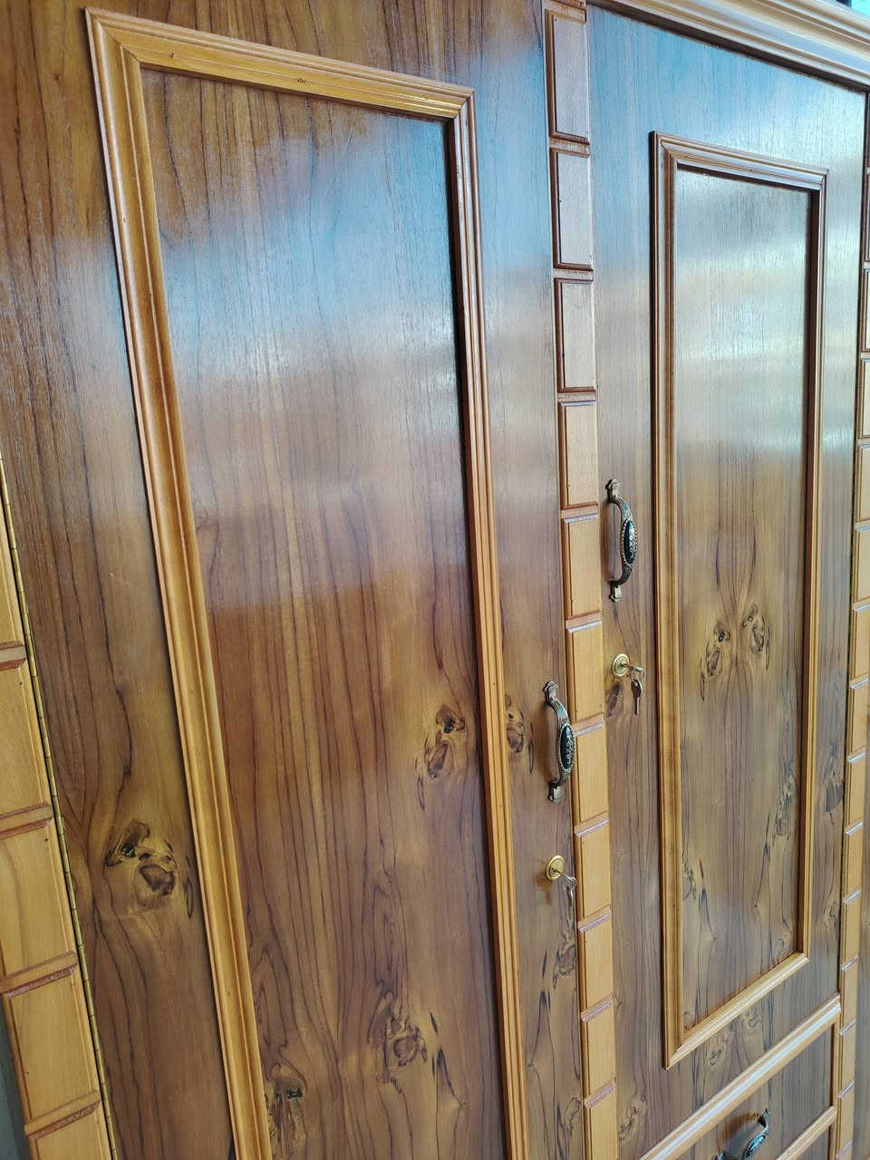 السلام عليكم✋
عرض خاص ومغري بس ٢٧٥ الف🔒 ويتوفر أيضا 4 أبواب
كنتور 3 أبواب شغل درجه اولى توصي 5ملم نقش زان🎟️ فصال تركي شغل عراقي ثقيل جداً درجة اولى شرط للاستفسار وتساب *********** مباشر ***********🇮🇶 يوجد توصيل داخل الموصل 
مستعدون لشراء غرف النوم والقناصير المستخدمة ♥️
