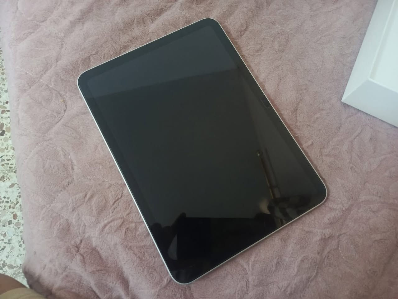 السلام عليكم
ايباد 10
نضافة الجهاز 100%
ذاكرة 64 
بطارية 97 استعمال قليل جدا
كامل ملحقات ويه لزكة هدية
السعر 325 قفل 
مكاني بغداد
***********
