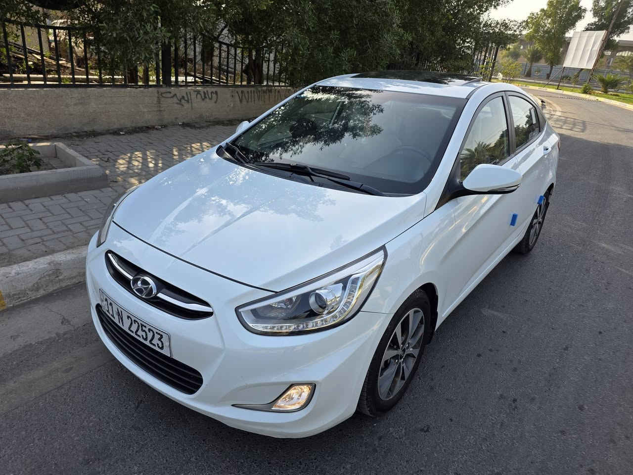 السلام عليكم اكسنت 2015 مكفوله من الصبغ حتى الدعاميات ممصبوغه بس بيه بارد بلجاملغ الخلفي الهلال فقط والباب ربعه بارد السياره فوول مواصفات فتحه سقف كامره تحكمات  لد امامي لايتات زنون  ويل كاب اشاير بلمري السياره ماشيه 92 حقيقي مكينه كير تبريد كله جديد تخم تاير جديد تحويل مباشر السعر 116 مكانه بغداد المواصلات ***********
