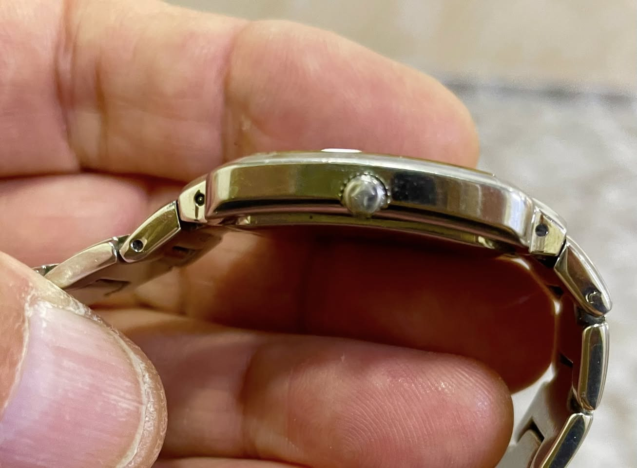 ساعة جاكوار( jaguar )السويسرية. كلاسيكية المميزه بقطر 28-30 ملم المينا لون أزرق داكن
مع نقشة مربعات في المنتصف الهيكل والسوار مصنوعان من
الفولاذ المقاوم للصدأ
(Stainless  Steel) 
الزجاج من الياقوت المقاوم للخدوش ( Spphire)
نافذه لعرض التاريخ اليومي 
ارقام لاتينية عند الساعات 
3 و 9 و 12 
الوقت مضبوط جداً جدااااااااً
السعر 135 ألف
للمهتم خاص ***********
المكان كركوك يوجد توصيل
لكافة المحافظات
