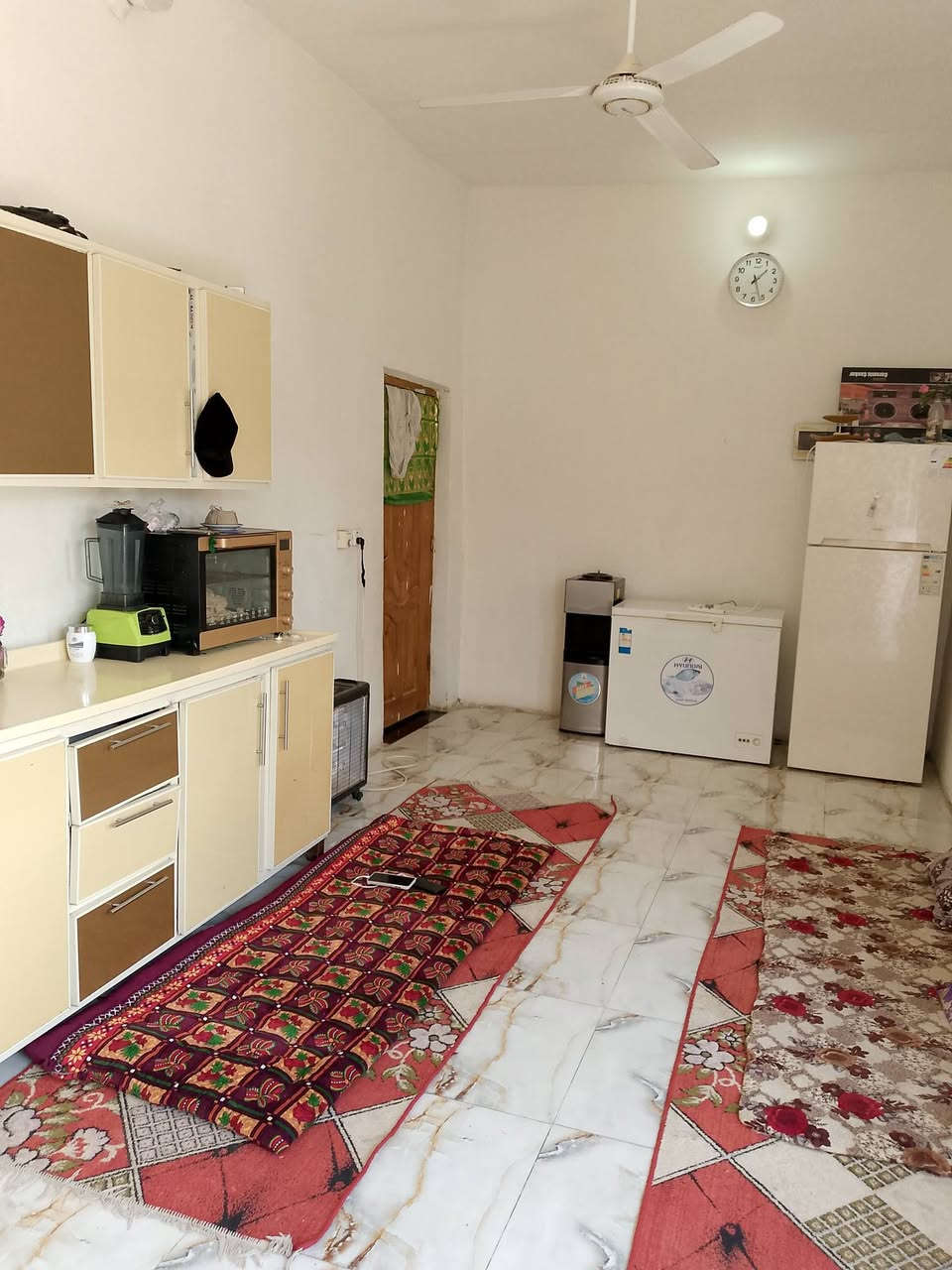 سلام عليكم الدار لبيع مساحه ميتين و خمسه وعشرين متر قرب ملعب هشام زليزل ***********
