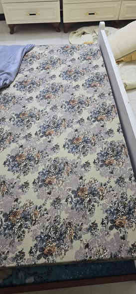 دوشك نفرين  نضيف جدا جدا (استخدام اقل الشهرين )
الطول ٢٠٠ سم 
العرض ١٦٠ سم 
الارتفاع ١٥ سم 
السعر (١٣٠ الف )
العنوان بغداد
للتواصل 
***********
