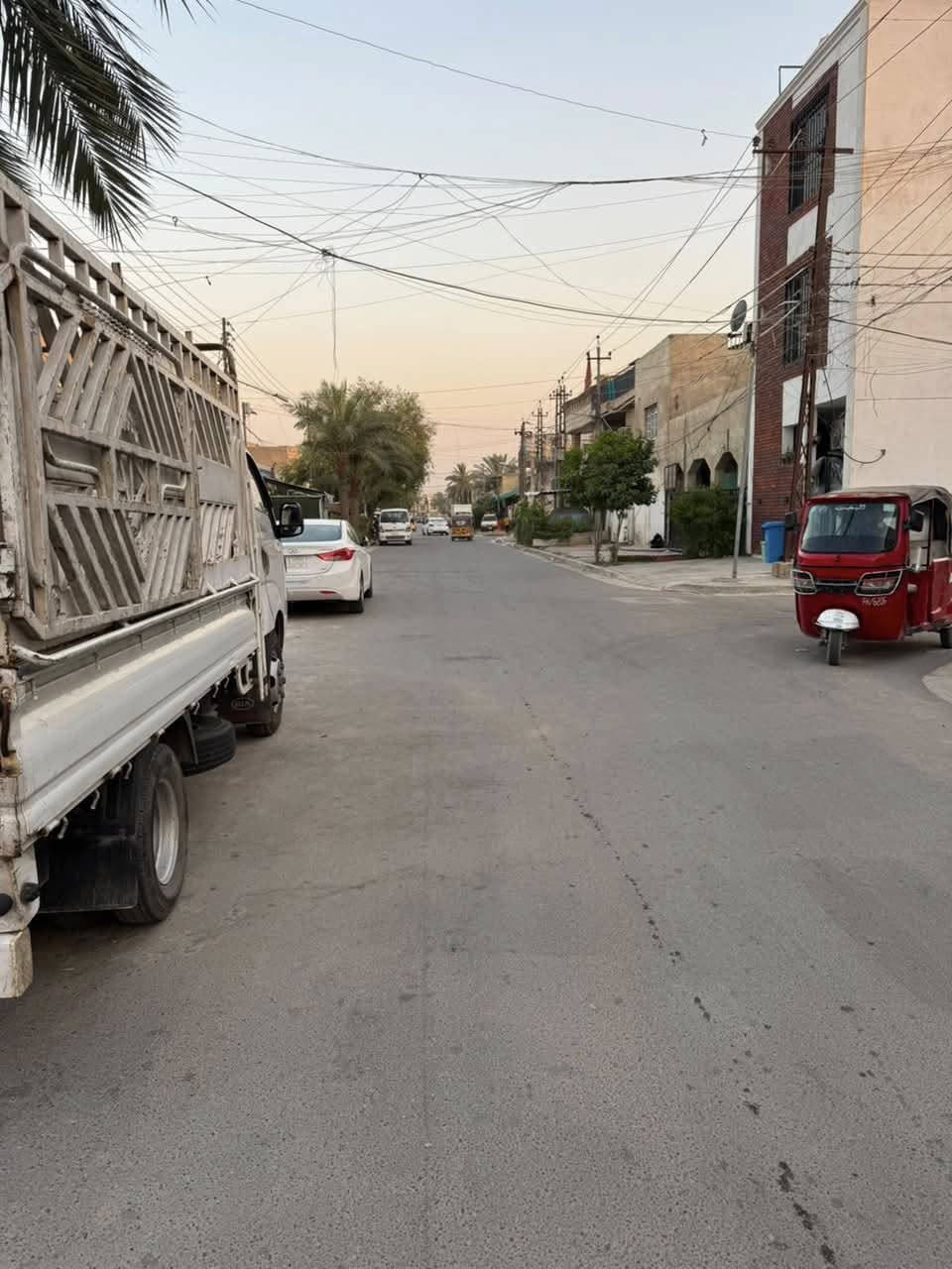 السلام عليكم بيت للبيع يعتبر قطعه ارض مساحة (100) واجة 5 نزال 20  حي جهاد مربع 95  عرض شارع 15  لاستفسار مكتب النسيم للعقار ***********
