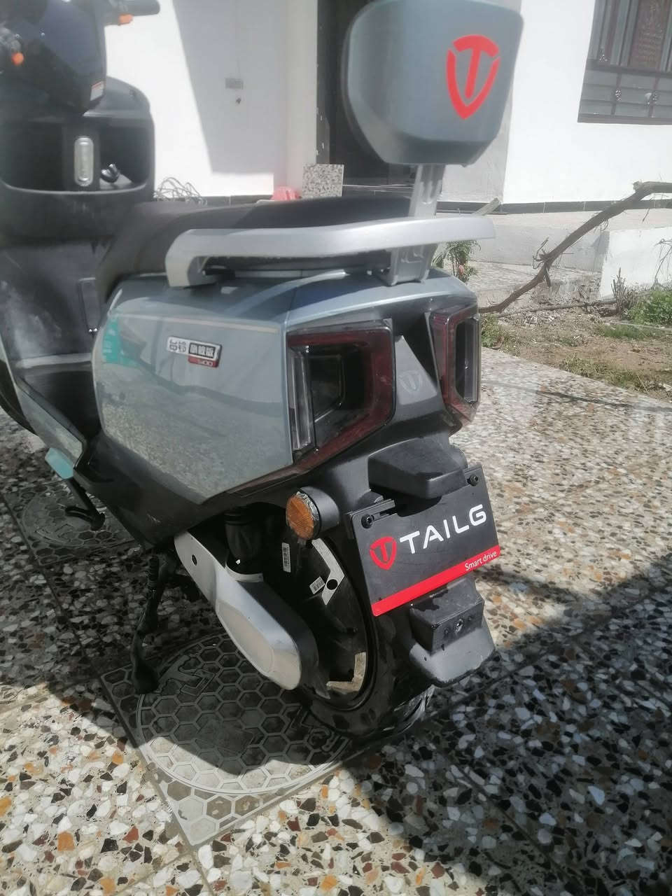 دراجه للبيع نضيفه شركه تاجل الصيني كل شي شغال السعر 900 الف وبيها مجال بسيط مصارلي 4 تشهر من جايبها بس معتاز ضروري *********** بي واساب وعلى المازنجر موجود
