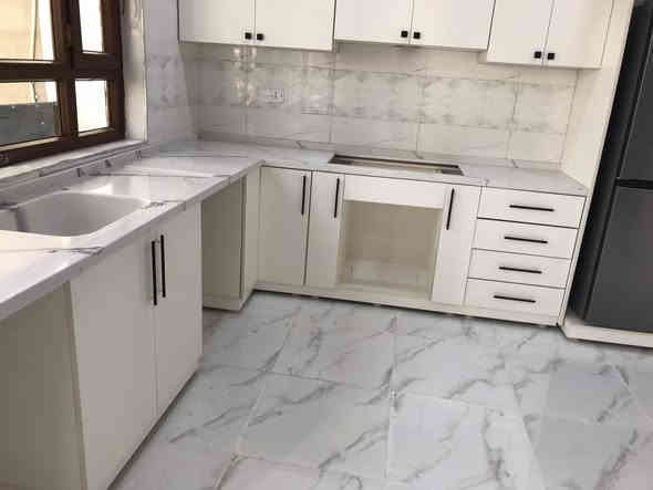 كاونتر للبيع 
نوع الخشب mdf 
كاونتر جديد مستخدم 6 اشهر فقط 
السعر 1.300.000
للاستفسار الاتصال 
***********
