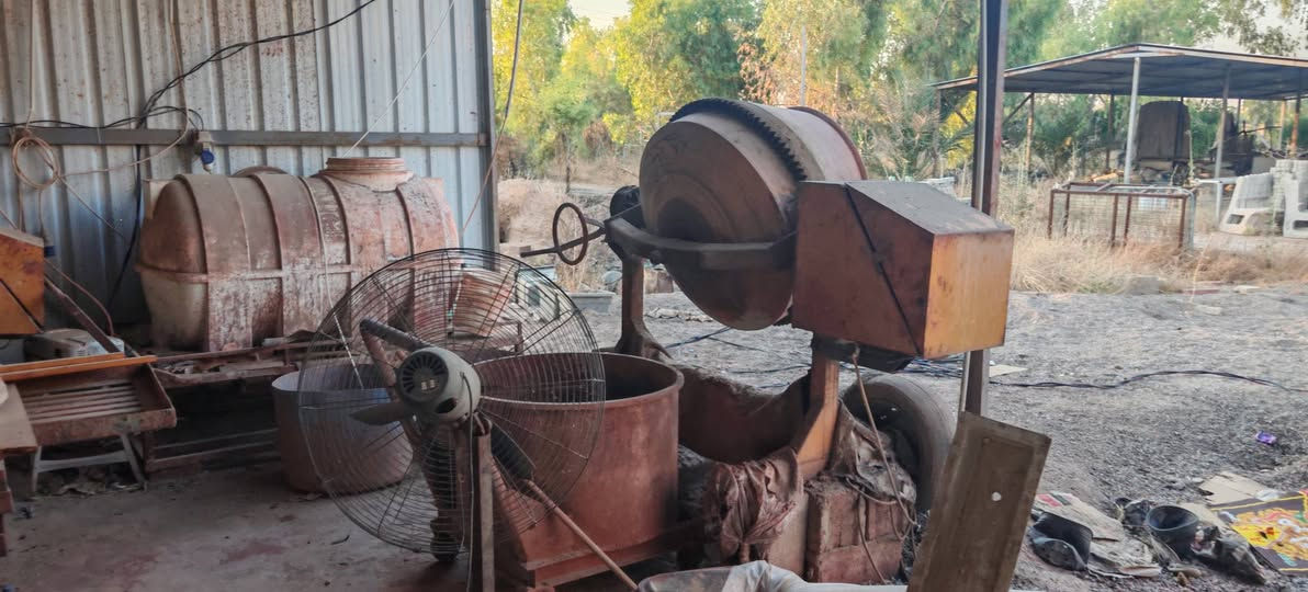 معمل للبيع. في خانقين. معمل بيها تون واسيجة  حدائق  وسواقين مجاري.  ومسطبات    المعمل جاهز وشغال.   عنوان خانقين    للاتصال.  ***********.  سعر المطلوب  ١٥  الف دولار
