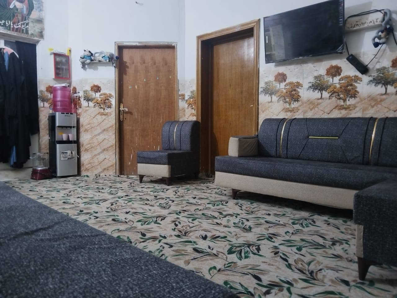 🏡 بيت طابقين للبيع في كربلاء (قرب جامعة كربلاء فريحة) شارع اسواق ركن الجامعة، يبعد 10 دقائق عن الإمام (ع) وقريب من طريق المشاية والمواكب.
البيت يقع على ساحة، ومساحته 100م² - طابقين - سند قرار 25.
البيت جاهز للسكن، كامل ماء وكهرباء، وارضية وجدران.
الأرضي: غرفة نوم، صالة، استقبال، مطبخ، حمام داخلي وصحيات خارجية.
الثاني: غرفتين نوم، صالة كبيرة، مجمع صحيات، بلكونة.
بسعر 78 مليون (وقابل للتفاوض).
📞 للاستفسار اتصل على الرقم: ***********
🏡 بيت طابقين للبيع في كربلاء (قرب جامعة كربلاء فريحة) شارع اسواق ركن الجامعة، يبعد 10 دقائق عن الإمام (ع) وقريب من طريق المشاية والمواكب.
