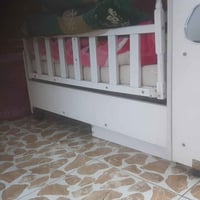 سرير ابيض • بدون دوشك • نضيف جدا
