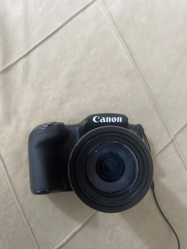 السلام عليكم للبيع كامره نوع كانون sx400 كامل ملحقات  كلهة شغاله مابيهة اي عيب وياهة صورهة فول  رام 2كيكه وجنطه السعر ٧٠ وبيهة مجال بصيط  ***********  مواصفاتهة داخل الصور
