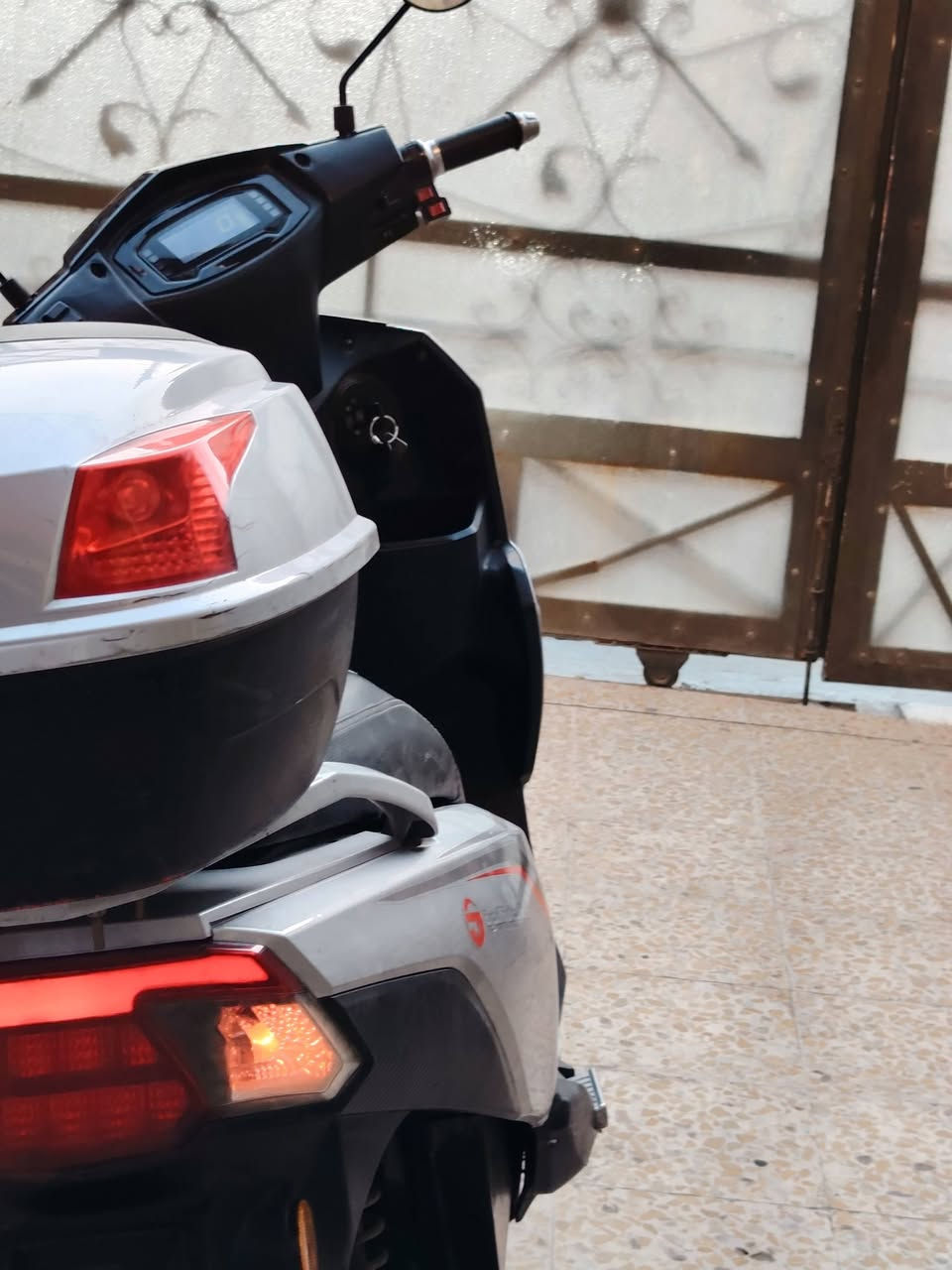 السلام عليكم دراجه شحن
النوع / جارجر
الشركه / الجوهره البحريه
عدد الباتريات / 8
الملف / 3000W
السرعه الحقيقيه / 90
السعر / 950 وبه مجال حك الجيه
سوف الوصل وشوف اني بيش ناشره
مكاني الدوره رقمي ***********
