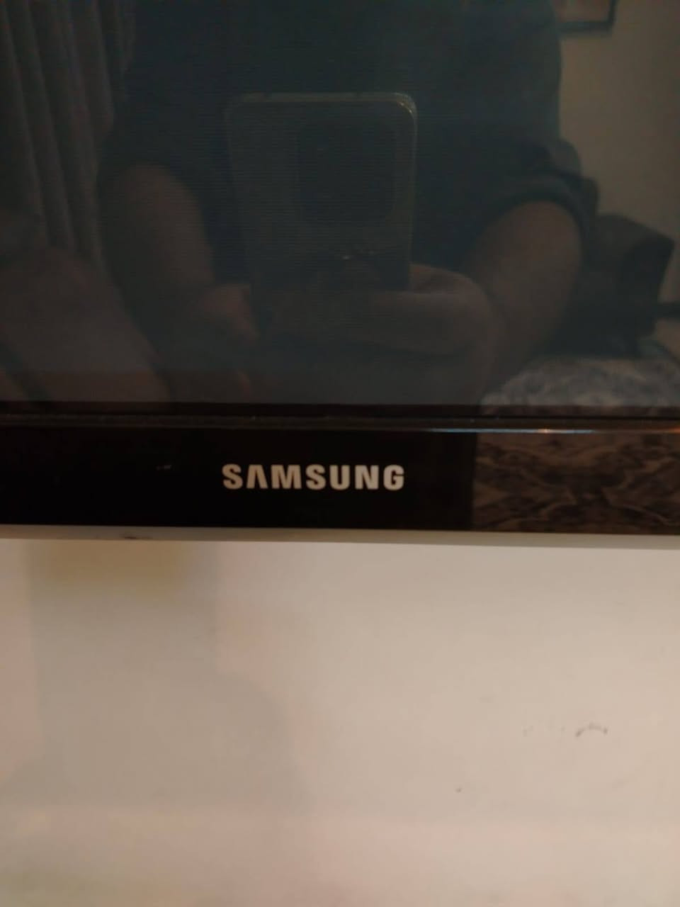 بلازمة نوع سامسونك كلش نضيفة لا داخلة تصليح ولا بيهة شخط وكارتونتهة ولزكتهة بعدهن محافضين عليه كلش اخذتة العام داابيعة علمود اخذا الاكبر وملاحظة مابيه نت خاف احد يسئل ومكاني شارع فلسطين والسعر ١٠٠ والله شاهد اني ماخذة كلش غالي بس كلشي بوكتة وللستفسار موجود وتساب ***********
