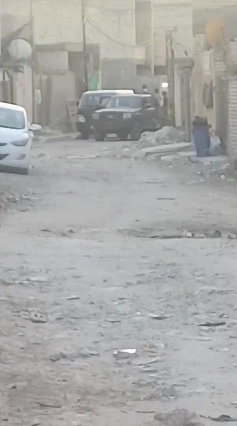 دار للبيع 
 المساحة 100 طابقين
الاول غرفتين وصالة مع الملحقات 
الثاني غرفة وصالة مع الملحقات 
علما ان البناء حديث جدا 
العنوان زراعي سكينة بداية مقاطعة 2/8..بعد ٥٠٠ متر عن 2/9
للاستفسار  ‏‪***********‬‏
