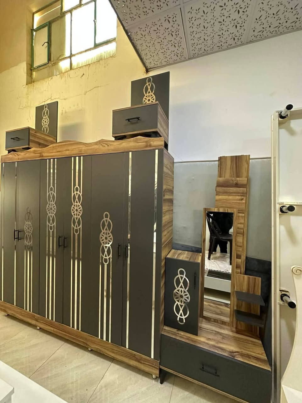 فــرۆشتني خـێراا
تـاقـم نــوسـتن پـێنچ پـارجە

 دۆشـه کـێ تـووبي زۆر باشي له گە ڵـه
پـاک و جوانە ماڵ دۆســتە 
بۆ نرخ نامه بنێرهیان په یوندی بکە
***********
