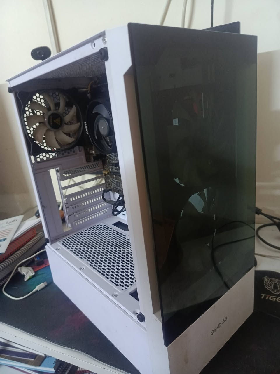 حاسبة بدون كرت كاملة للبيع
‎r5 pro 3350g كرت مدمج vega 11
‎مبرد ستوك
‎msi a520m-a pro
‎lexar 2×8 16gb 3200mhz 
‎ssd 120gb add link
‎hdd 1tb
‎case gamdias 3 fans مكسورة جامته
‎شاشه patriot 180hz fast-ips 0.5ms 24 inch مستعمله قليل
‎كيبورد ريدراكون ashe 
‎ماوس لوجتك g402
‎يو بي اس 1500va
مكاني الدورة الميكانيك السعر 550 وبي مجال
رقمي *********** موجود واتساب
