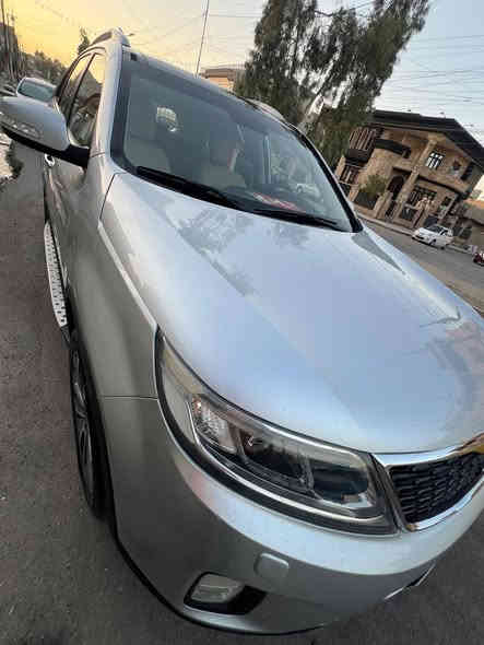 كيا سورنتو 2014 خليجي فول مواصفات
محرك 6سلدر 
بصمة بانو راما فول
ماشي 136  كيلومتر 
محرك ما مفتوح 
بدون صبغ و بدون بارد
مكفولة حتى الدعاميات 
فتحة بصمة كشن تدفئة كشن خزن
كوشن جلد و كهرباء تخم جديدة 
 تحديد سرعة امام خلفي حاسة
شاشة كاميرات تايرات جديدة
خط شارع رادارات سنوية جديدة 

🟪ســعــر  
مكينة كير مكفولات
سنويا هزة رقم جديد
سيارة حلوة ونظيفة
***********
