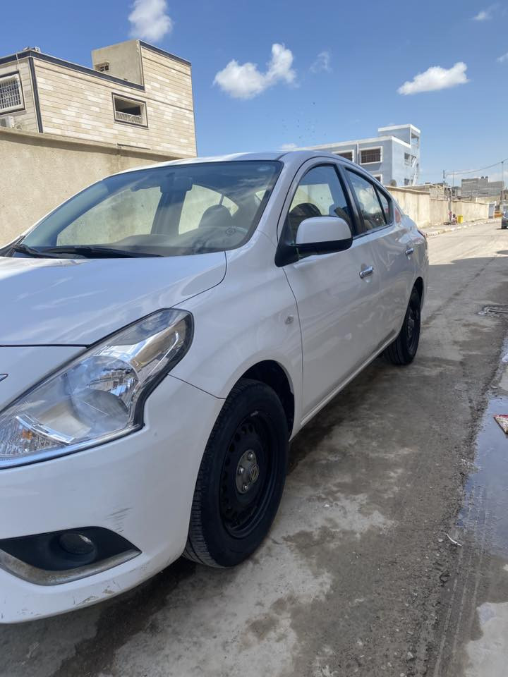 نيسان سني هندي بليته زركه مديل 24 ماشيه 55 الف سياره جاهزه ونضيفه بيها بارد ثنين شويه واحد بخشم الجاملغ الايمن اصبعين وثاني ب الباب الايسر شويه سعر 115 البصره الحيانيه ***********
