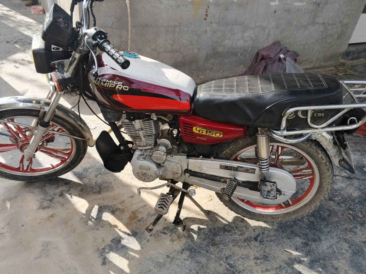 للبيع سيفان 21 كامله مكينه مفتوح اوراق بيه سعر375 بيه مجال مكاني جلولاء
رقم ***********
