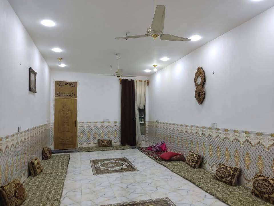 🏠✨ دار للبيع – طابو صرف الحي العسكري بناء حديث
━━━━━━━━━━━━━━━━━━
📐 المساحة: 200 متر
📍 الموقع:
🌸 حي الزهراء
🏫 خلف مدرسة قاسم العطاء الأهلية
━━━━━━━━━━━━━━━━━━
📄 معلومات الطابو:
🪪 البيت باسمي
⚡ تحويل حر ثاني يوم
❌ ما مطلوب
🏦 إمكانية سحب إسكان عند بناء طابق ثاني
━━━━━━━━━━━━━━━━━━
🛋️ تفاصيل الدار:
🟢 استقبال 12 متر 💯
🟢 صالة 7 متر 💯
🟢 غرفتي نوم
  🛏️ غرفة 5 متر
  🛏️ غرفة 4.5 متر 💯
🌀 درج دوّار أنيق
🍳 مطبخ حار وبارد 6 متر
🚿 صحيات داخلية (غربي)
🚽 صحيات خارجية
🚗 كراج سيارة
━━━━━━━━━━━━━━━━━━
📲 للاستفسار:
🔒 مراسلة خاص
📞 أو اتصال مباشر
***********
📱 واتساب أو ماسنجر فقط
