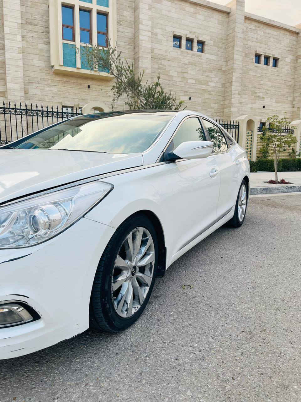 السلام عليكم
بسعر البلاش و ماكو هذا السعر بالسوك كله 
كل التفاصيل مذكورة بالمنشور وتدلل❤️

للبيع والمراوس رقم بغداد دولي
_______________________________
هونداي أزيرا 2014 فول مواصفات 
محرك v6 3000 (محرك  مفتوح)
_______________________________

السيارة خليجية بيها 4 قطع صبغ 
صورة السونر مرفقة وموضح بيها كلشي بأدق التفاصيل
_______________________________

كير و محرك مكفولات كفاله عامه  لا صوت رواجز ولا شي
المحرك مفتوح بدون اي عيب
_______________________________
رقم بغداد دولي مكانها كربلاء 
_______________________________
سعر السيارة : 109 ورقة وبيها مجال جدا بسيط
_______________________________
مكان السيارة : 
كربلاء حي العامل المنطقه الاولى
_______________________________
للأستفسار : 
*********** متوفر واتساب
