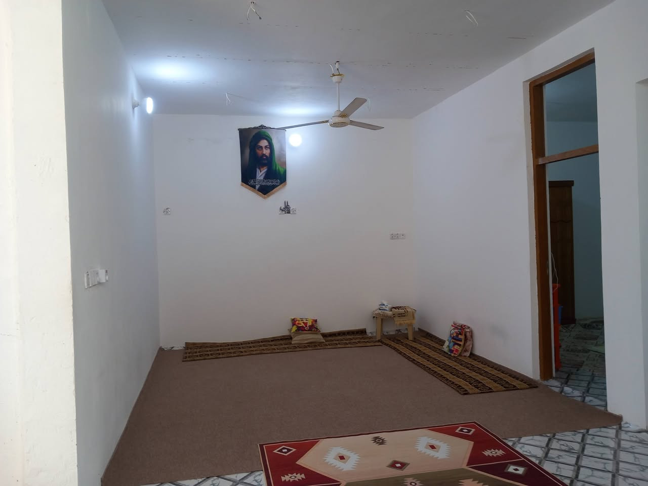 بيت للبيع في الكراده ٢٠٠ متر ***********
