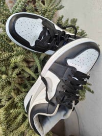 حذاء علامة Nike فيتنامي حجم ٣٧ نظيف جداً السعر ١٥ ألف قابل للتفاوض  رق...