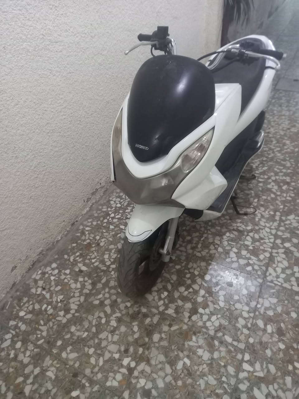 سلام عليكم دراجه بي سي اكس جيل الأول موديل ٢٠١٧ حجم المحرك ١٥٠ دراجه طافيه بيه عطل بسيط مالت بيت مامتعوبه تاخذهة صلحه وتدعيلي مكاني بغداد العبيدي رقمي *********** سعرهة ٧٠٠ وبيه مجال بسيط للشراي أوراقه كامله (اخوان دراجه طافيه ماعرف شبيه عطلت وتركته بس عطله بسيط الله شاهد )
