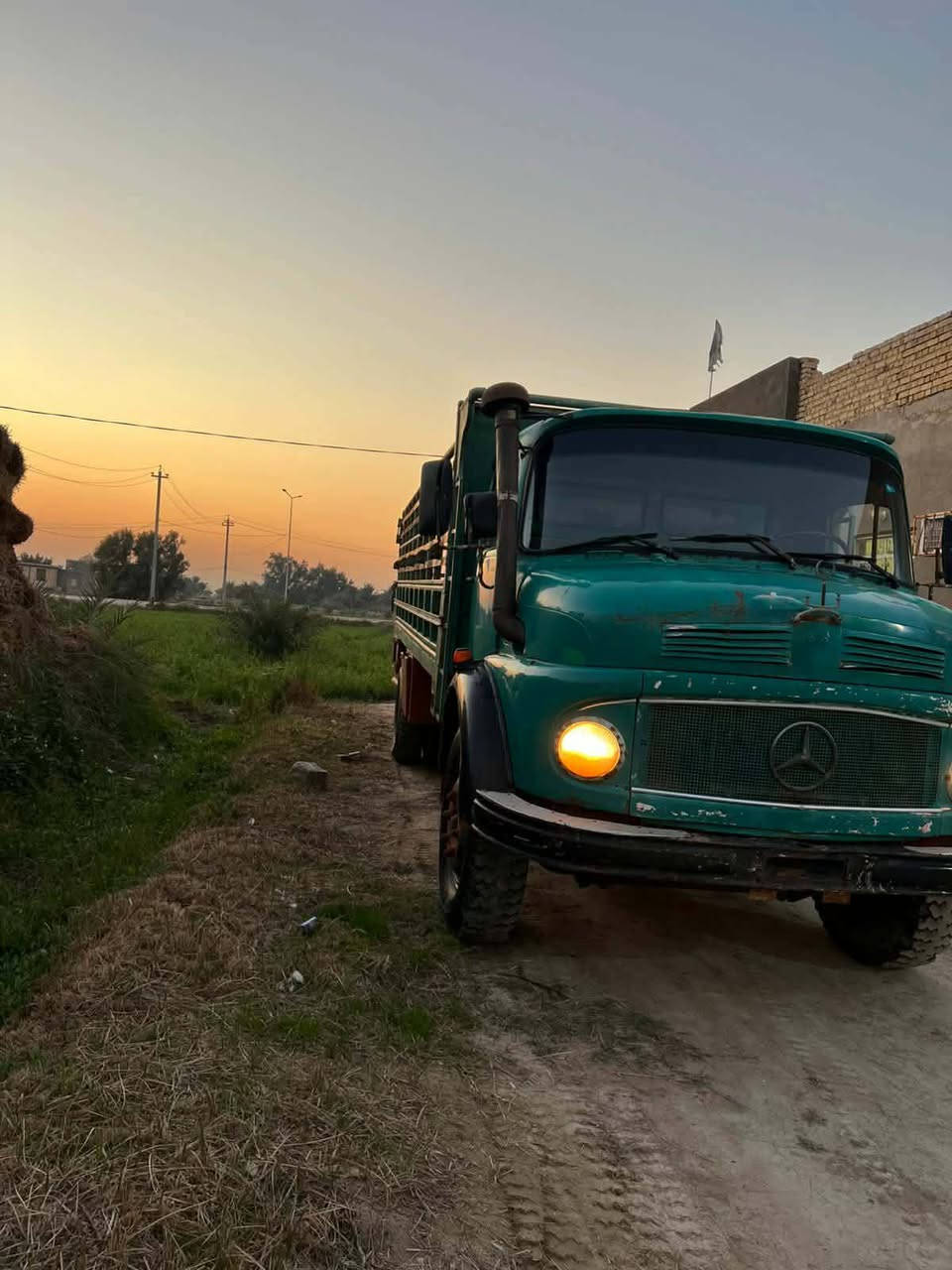 سلام عليكم سياره مارسدس مكفولة كاله عامه مداور ثاني يوم رقم بغداد بسمي رقم انكليزي *********** انتصال عله هاذه الرقم مكلف بل نشر😇
